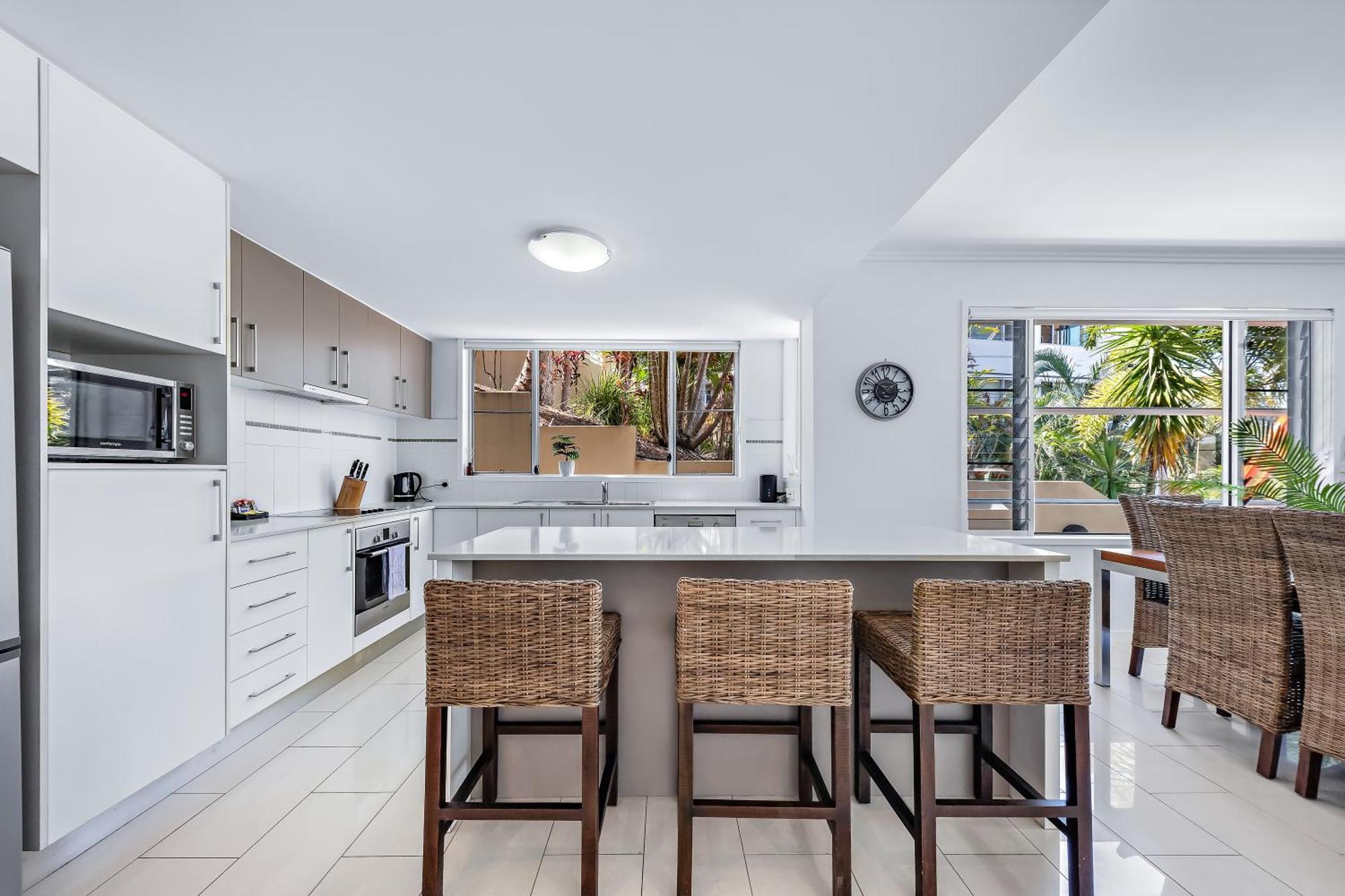 Airlie Summit Apartments Airlie Beach Exterior photo