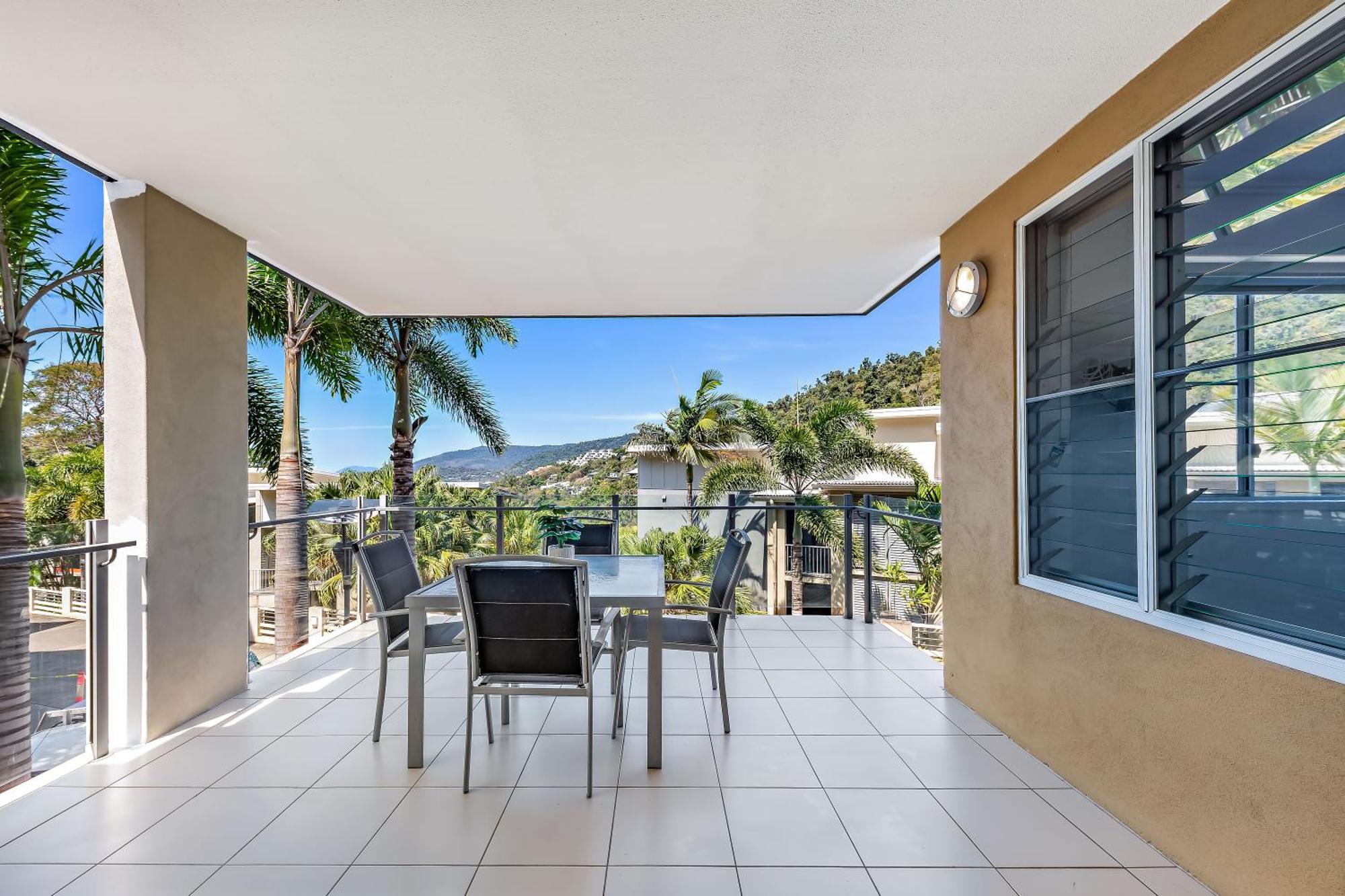 Airlie Summit Apartments Airlie Beach Exterior photo