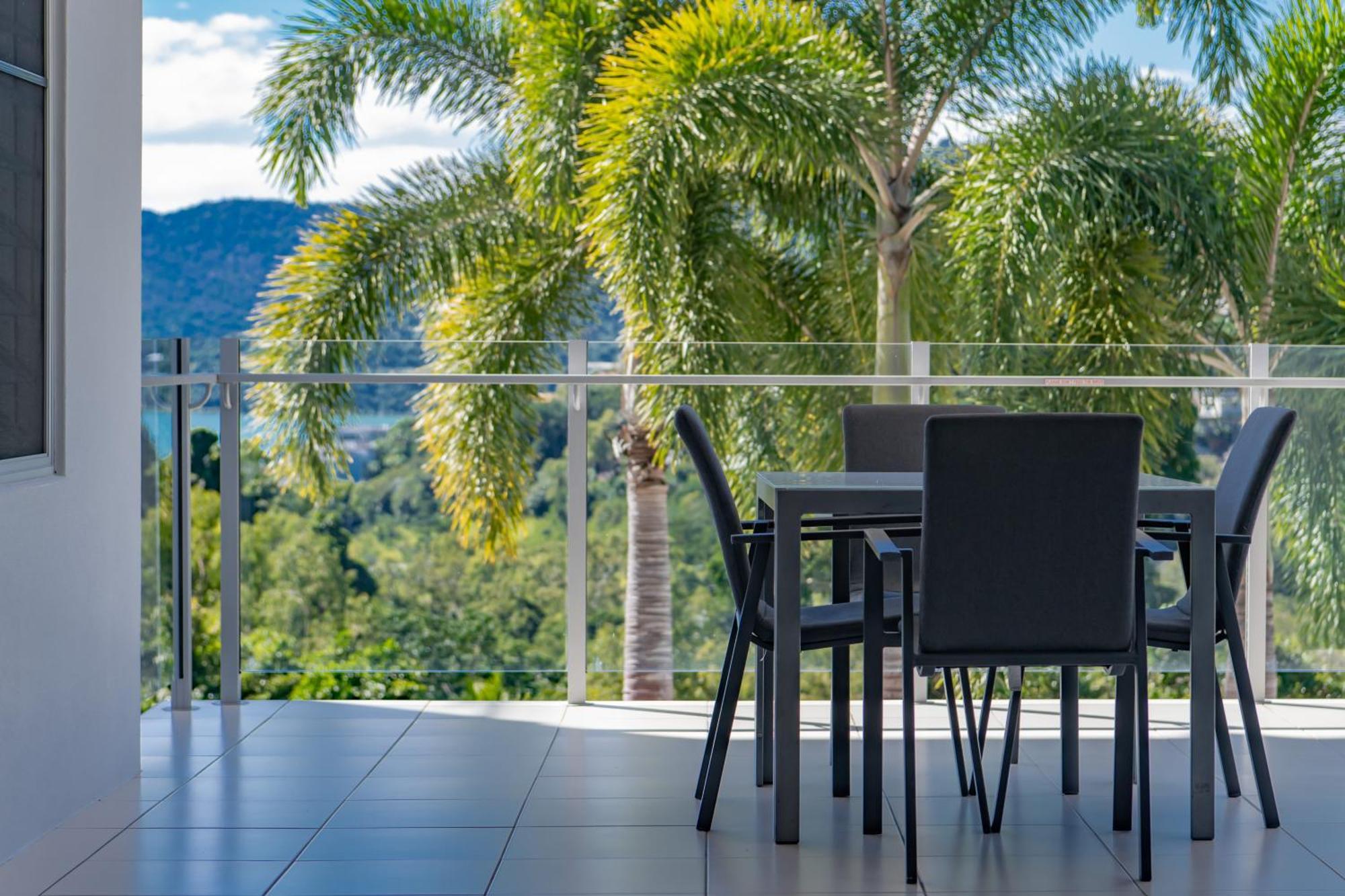Airlie Summit Apartments Airlie Beach Exterior photo