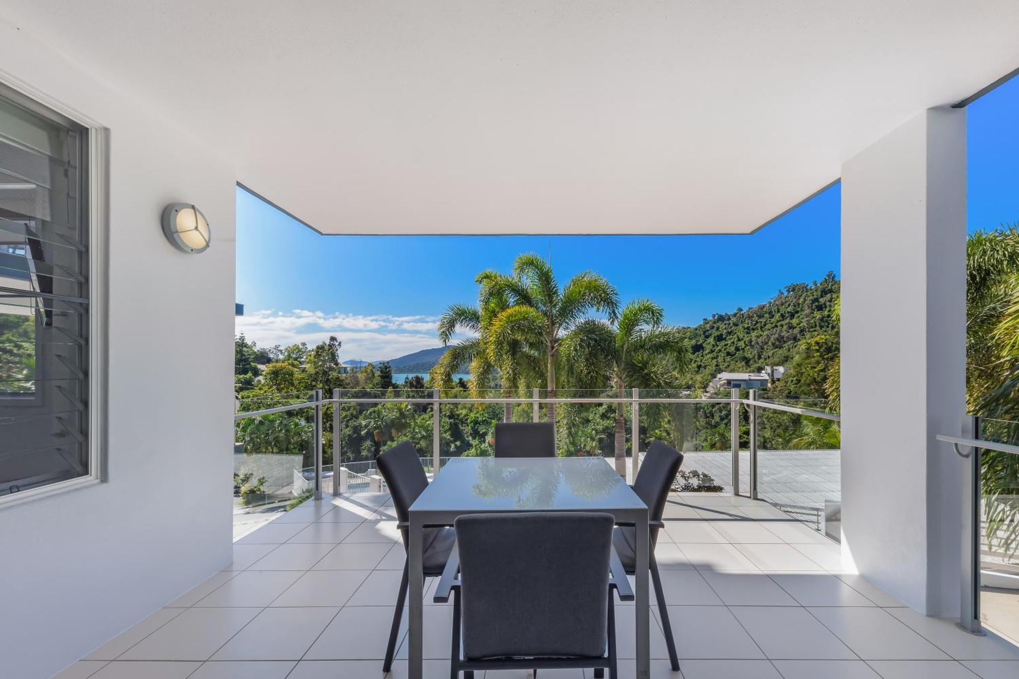 Airlie Summit Apartments Airlie Beach Exterior photo