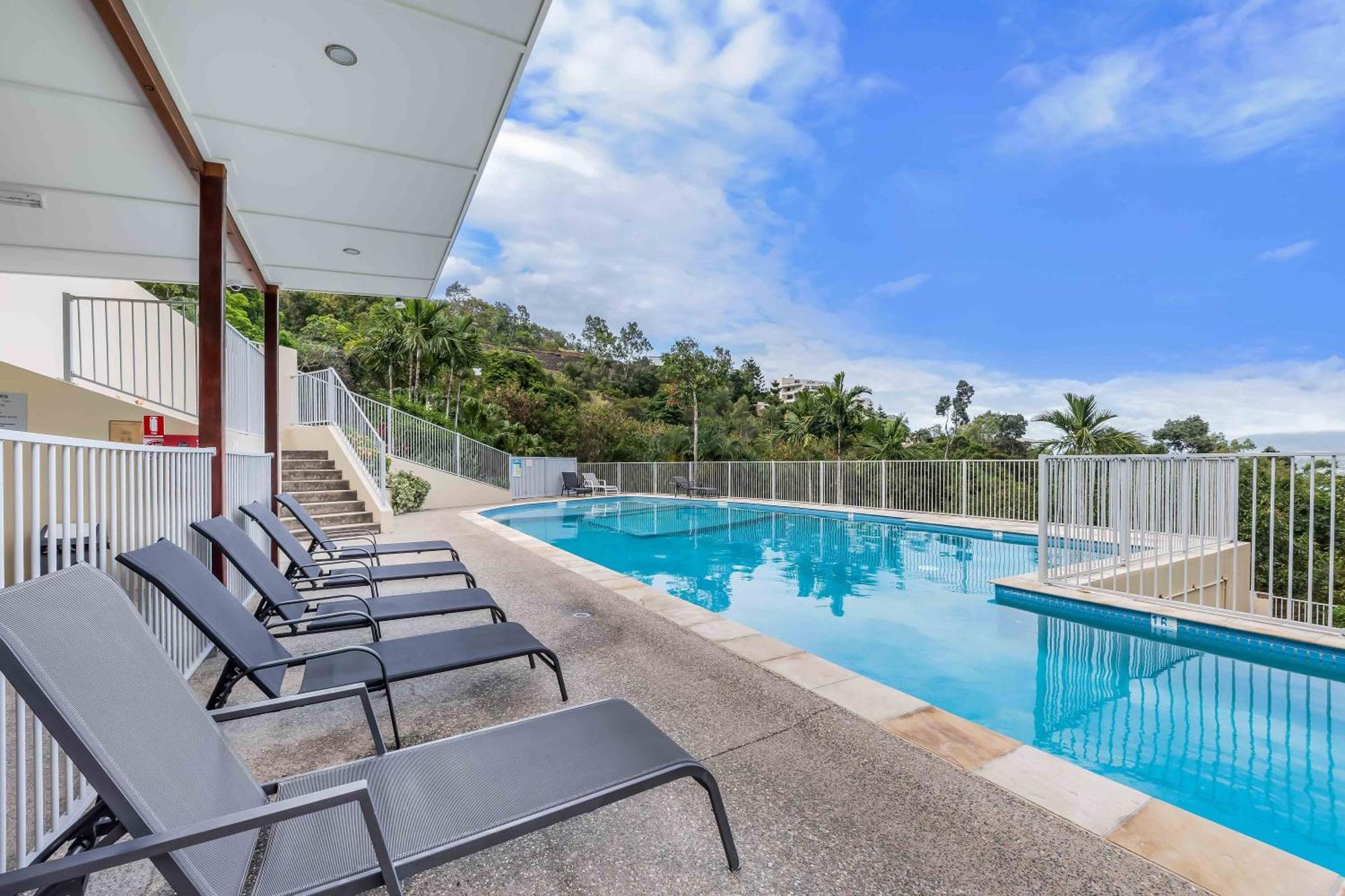 Airlie Summit Apartments Airlie Beach Exterior photo