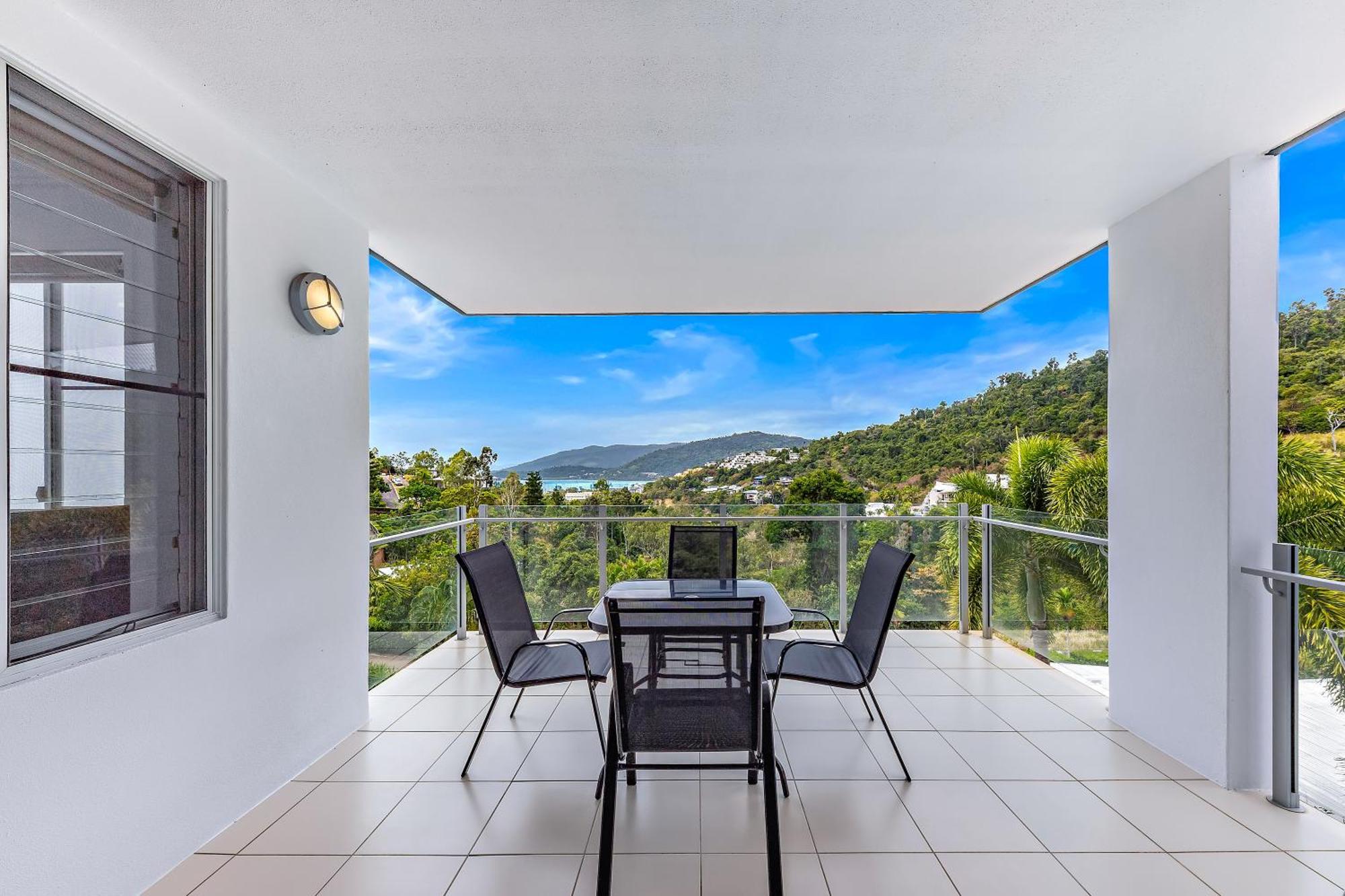 Airlie Summit Apartments Airlie Beach Exterior photo