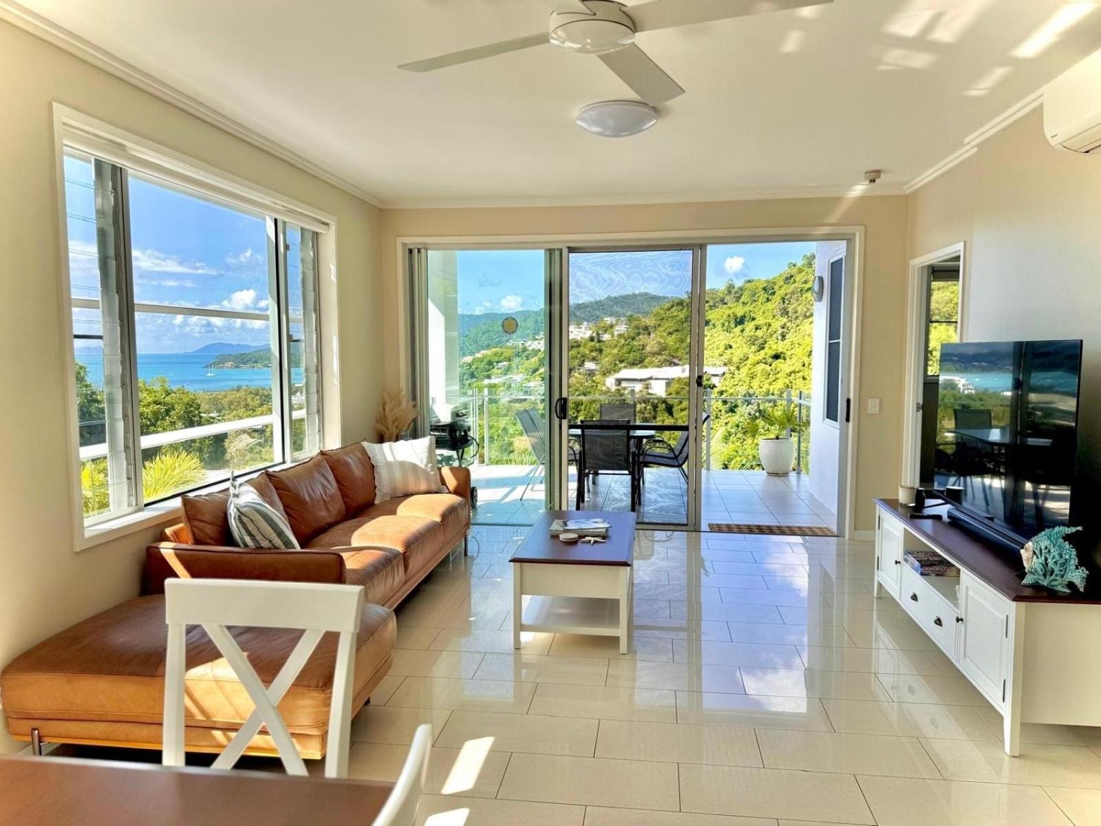 Airlie Summit Apartments Airlie Beach Exterior photo