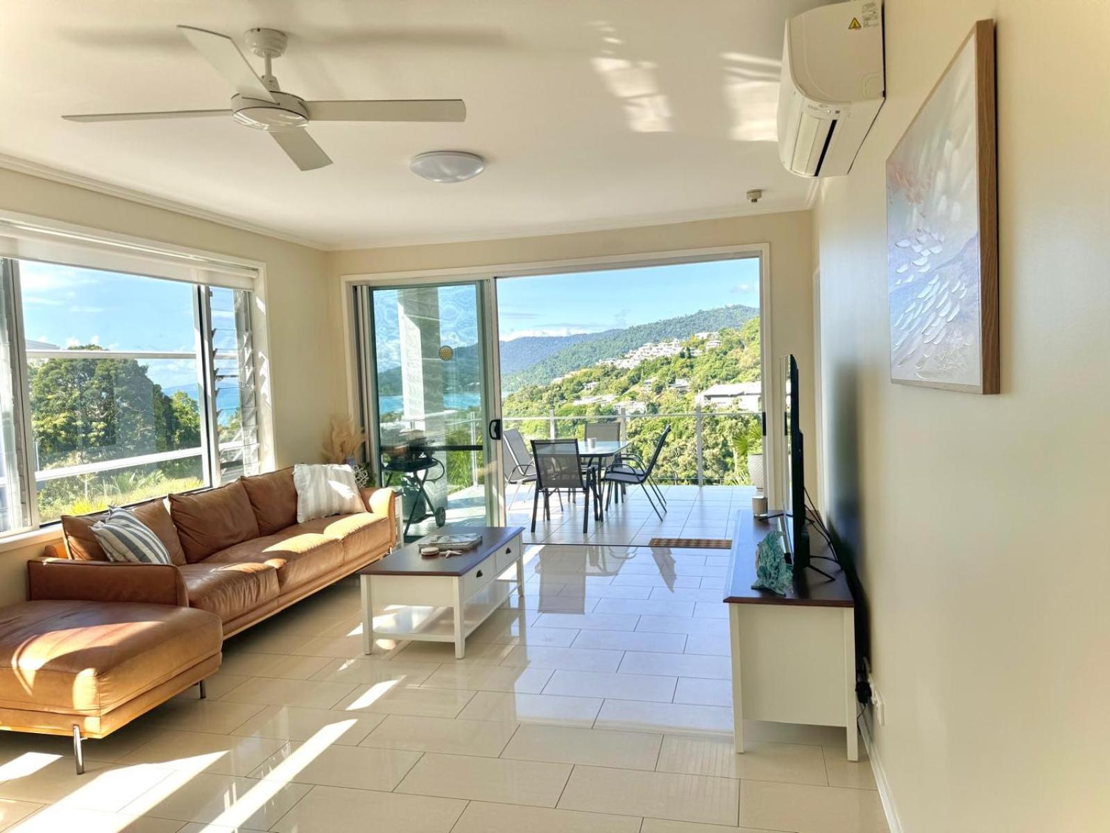 Airlie Summit Apartments Airlie Beach Exterior photo
