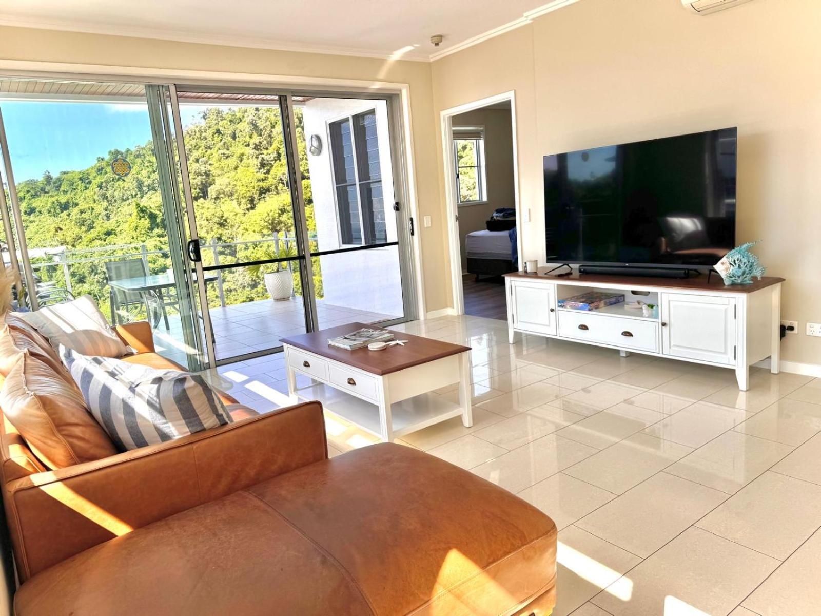 Airlie Summit Apartments Airlie Beach Exterior photo