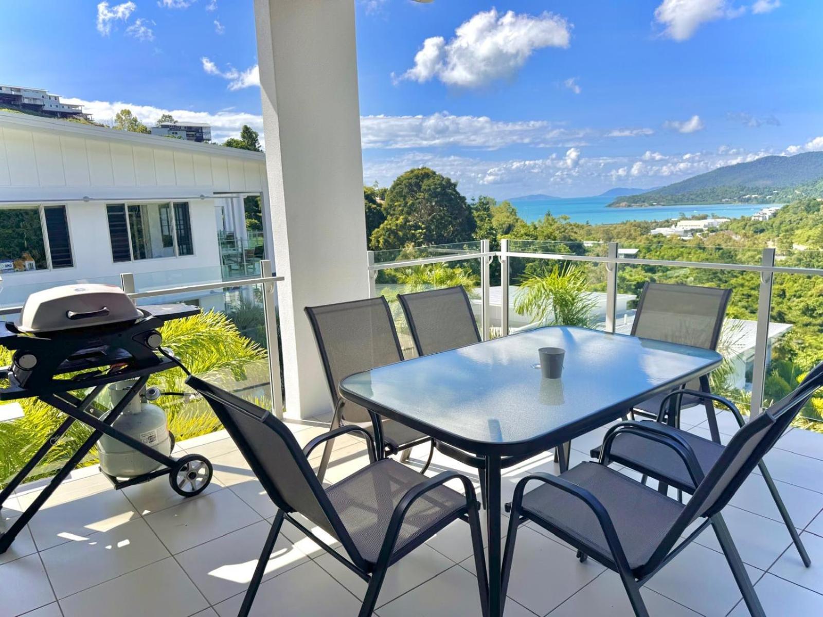 Airlie Summit Apartments Airlie Beach Exterior photo